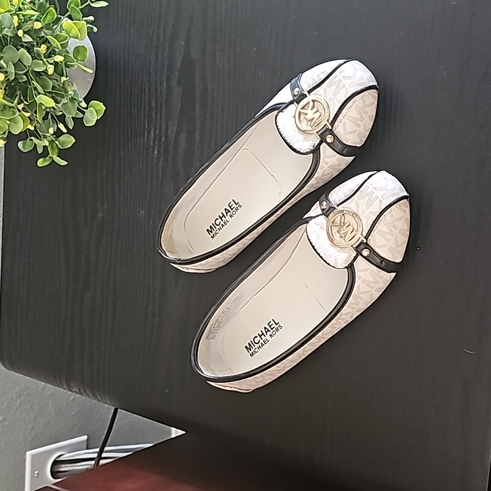Michael Kors flats